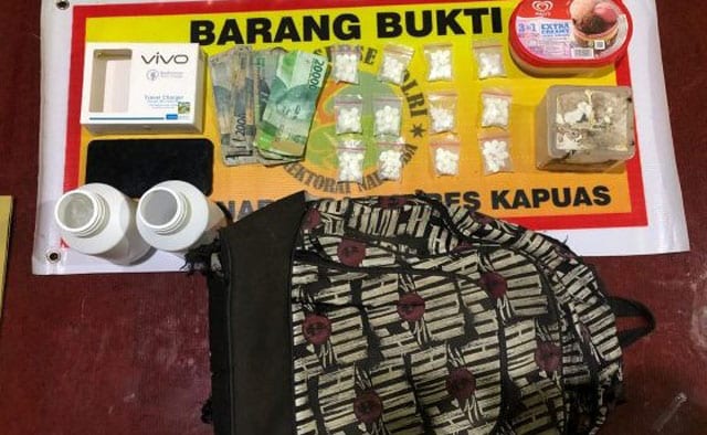 Edarkan 236 Butir Obat Trihexyphenidyl Tersangka Diamankan Polisi. 1 Edarkan