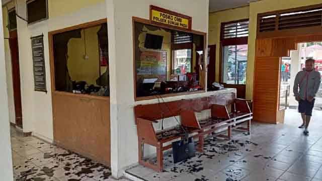 Ironis Baru Beberapa Jam Kapolri Dilantik, Markas Polsek Dirusak 200 Massa baru