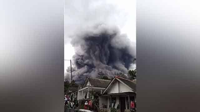 Awan panas Gunung Semeru