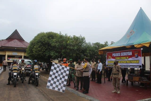 Kapolres Seruyan Pimpin Pembagian Masker Serentak di Bumi Gawi Hatantiring 1 kapolres seruyan