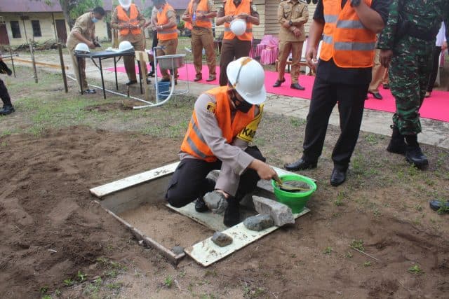 peletakan batu pertama